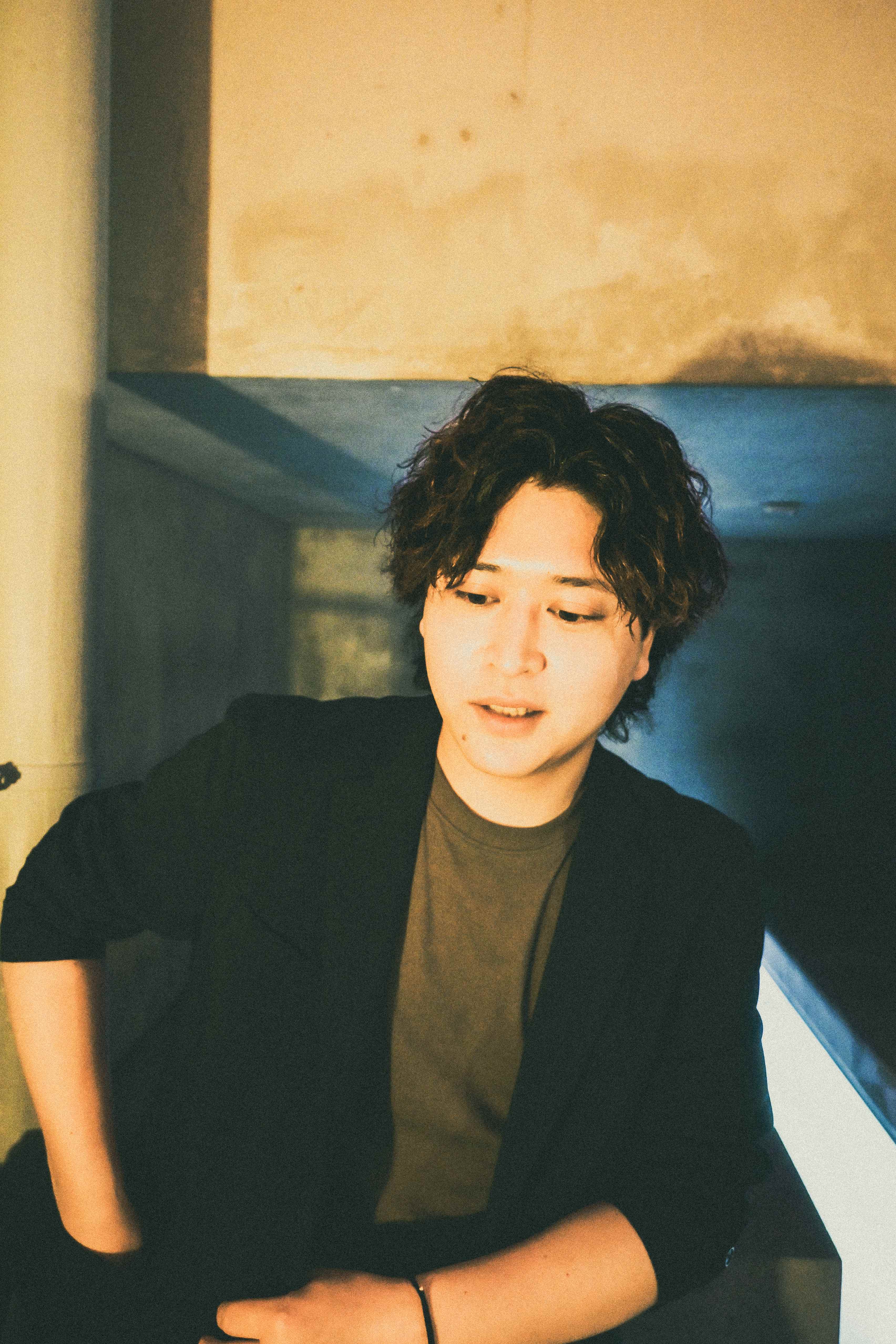 写真家 Yuuki Saito の作品より、光と影のポートレート